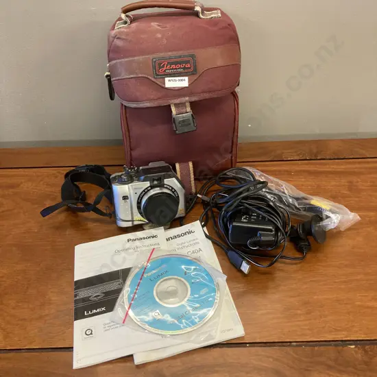 Panasonic LUMIX DMC-LC40 3.9MP Digital Camera 33-100 Leica Zoom, CD, Charger, Lenovo Professional Bag